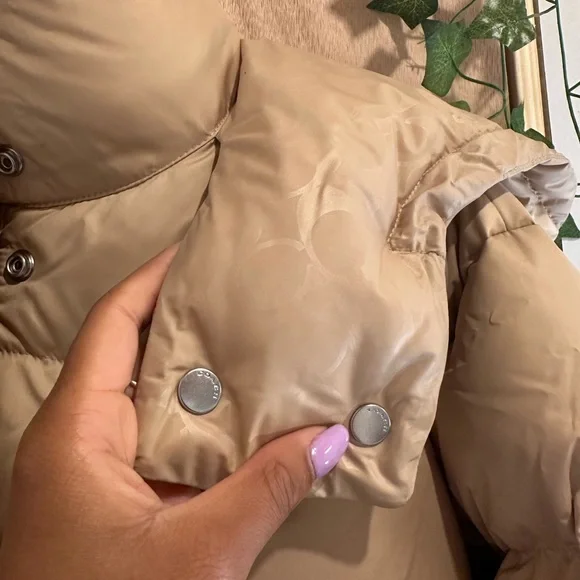 Women’s size: LARGE Beige Coach short down puffer coat( ONLY WORN ONCE!) - Picture 9 of 16